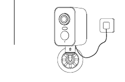 Caméra sur batterie reliée à un adaptateur secteur pour la charge