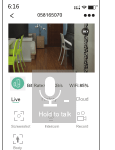 Layar tampilan langsung dengan tombol interkom Hold to talk ditekan